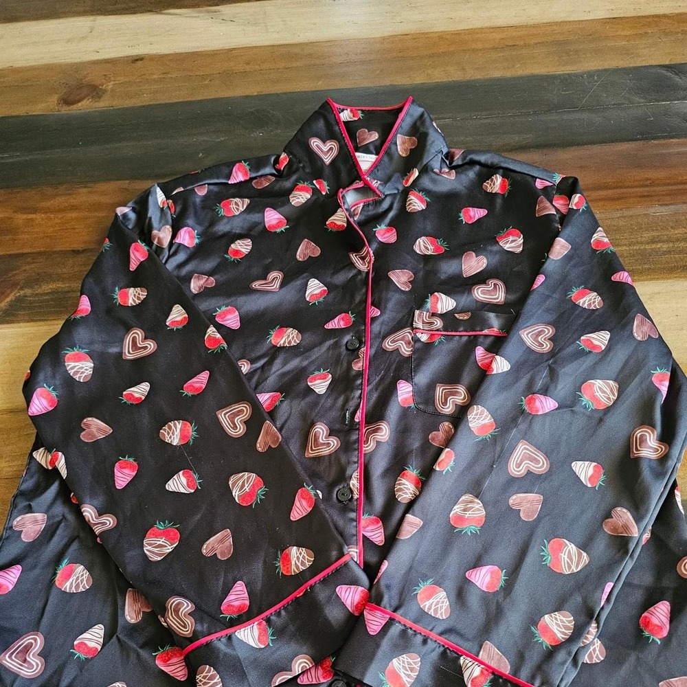 Victoria's Secret black satin pajama with pink red strawberrie heart, size S 119